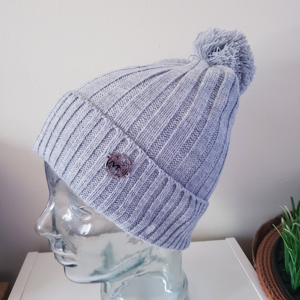 Michael Kors NWOT  Women's Soft Pom-Pom Rib Knit Beanie Hat Gray One Size